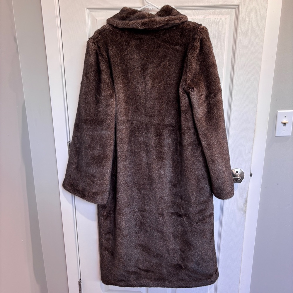 Furamur Oversized Faux Fur Coat - Picture 5 of 6